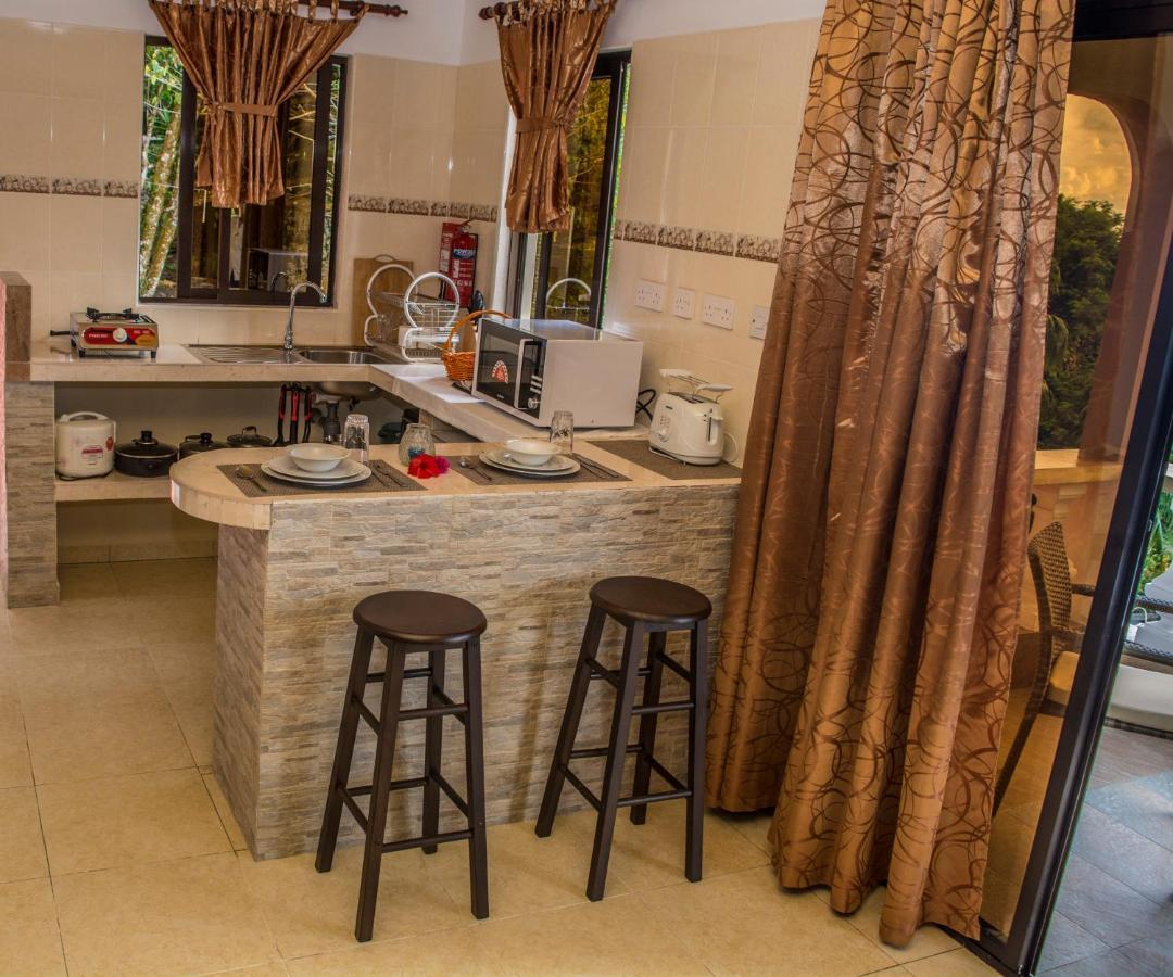 Les Elles Guesthouse Self Catering Baie Lazare  Екстер'єр фото